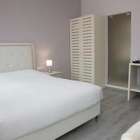 Πανσιόν Shalom Luxury Kondilaki 3*